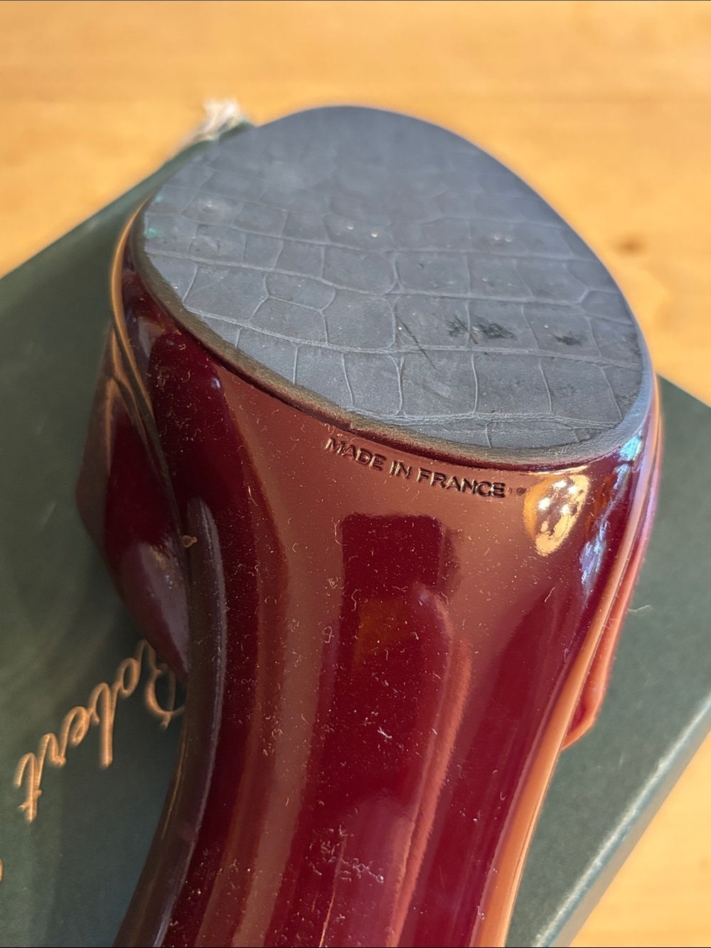 Robert Clergerie Burgundy Patent Chain-Detail Mules - Picture 3 of 5